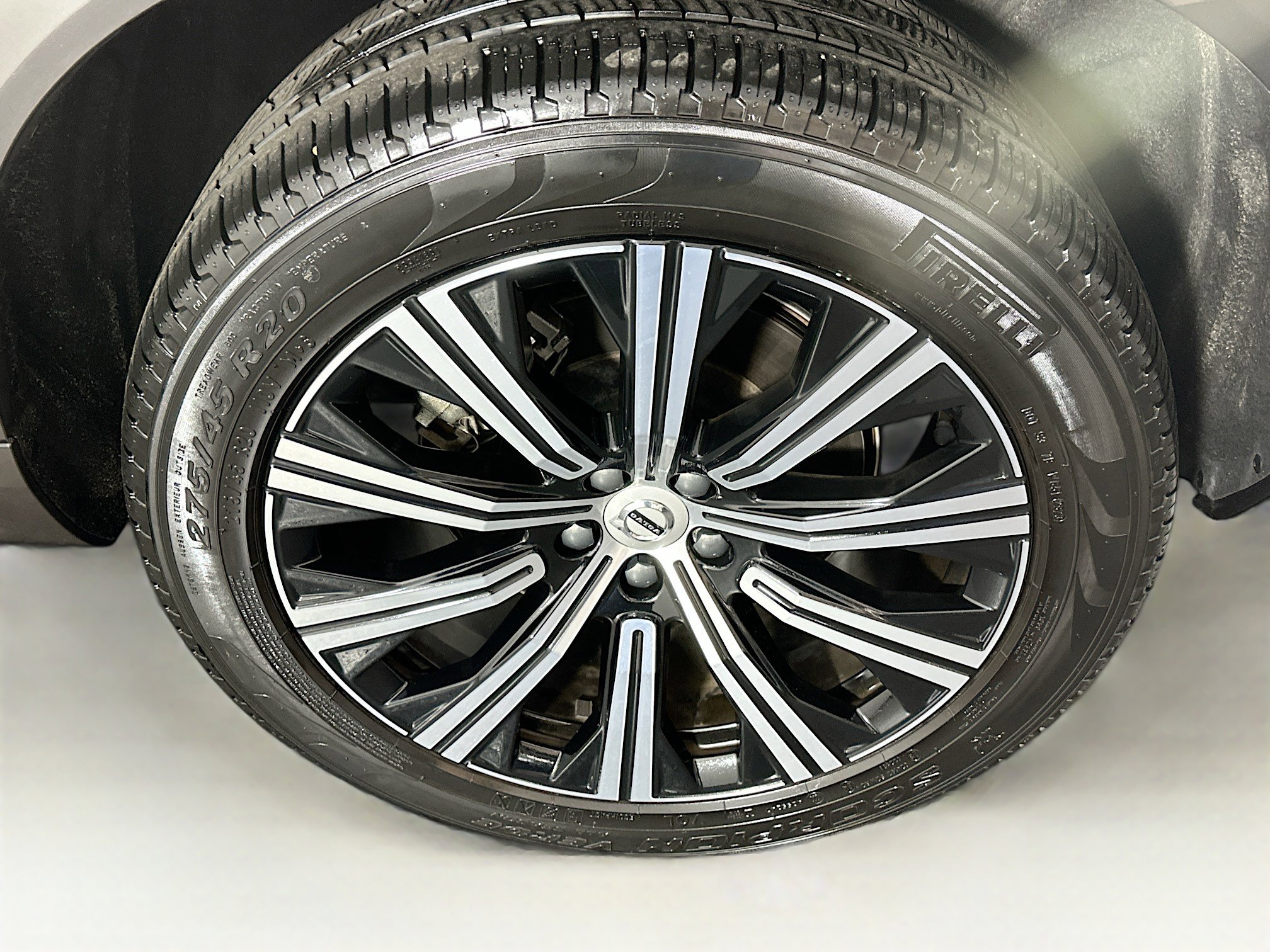 Used 2024 Volvo XC90 B5 Core w/ Protection Package Premier image 11