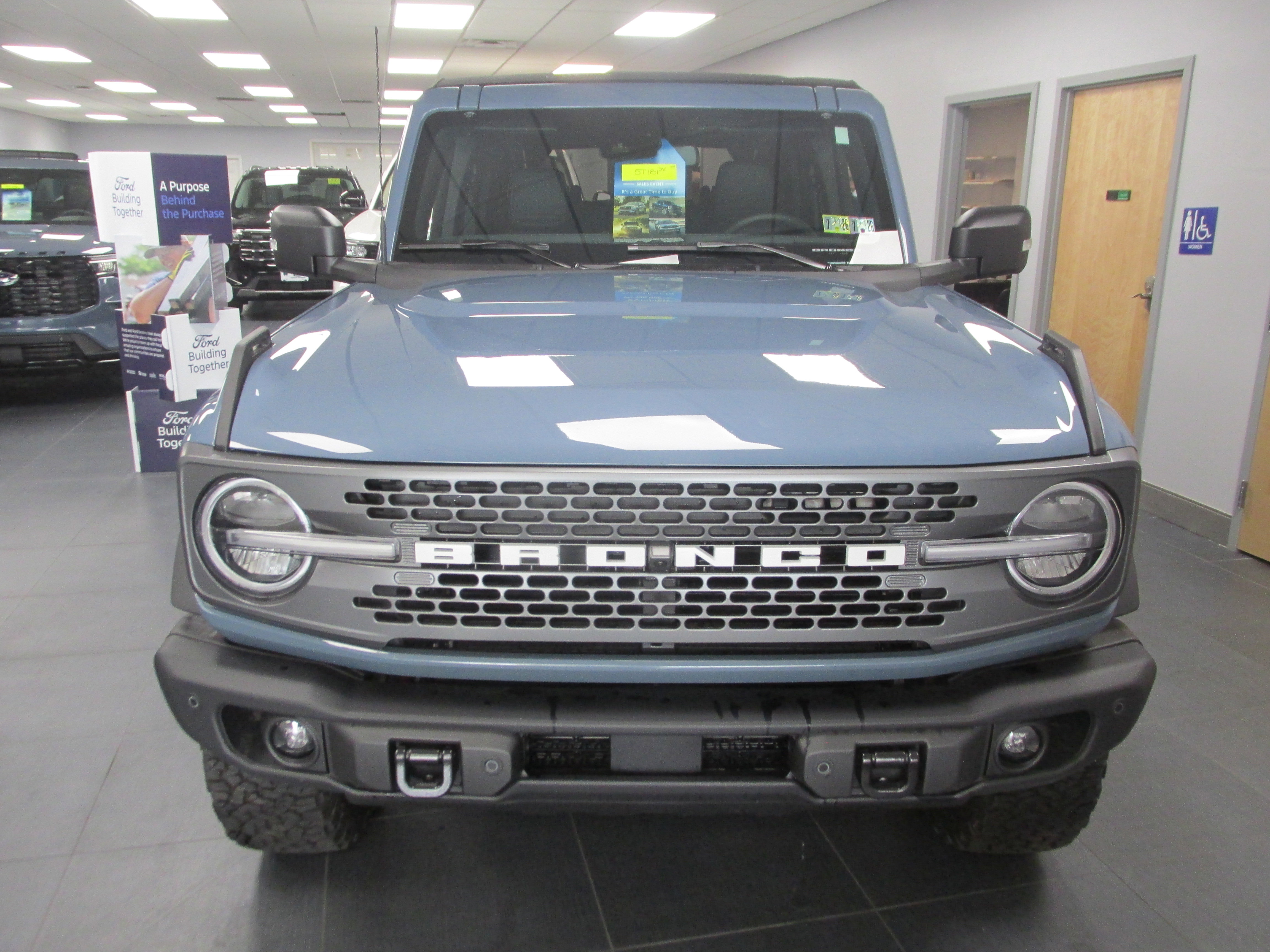 New 2025 Ford Bronco Badlands image 2