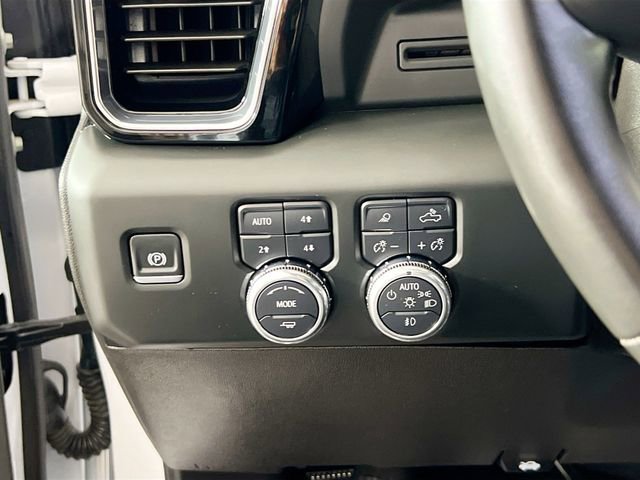 Used 2025 GMC Sierra 3500 Denali AWD/4WD image 19