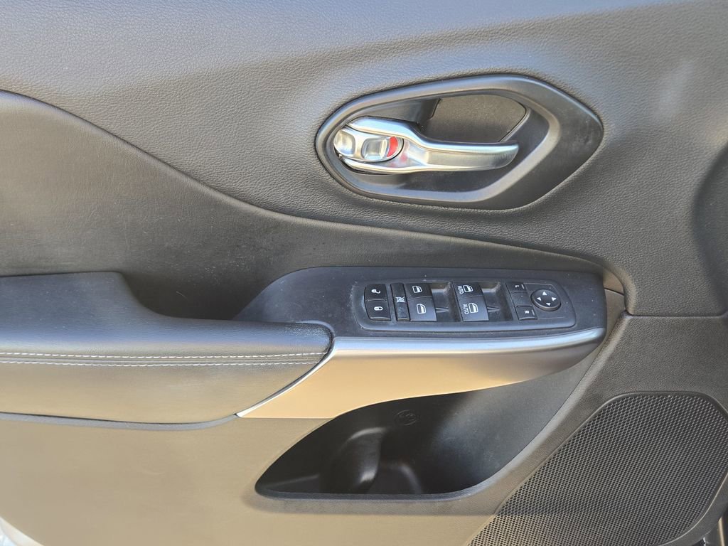 Used 2020 Jeep Cherokee Latitude Plus image 34