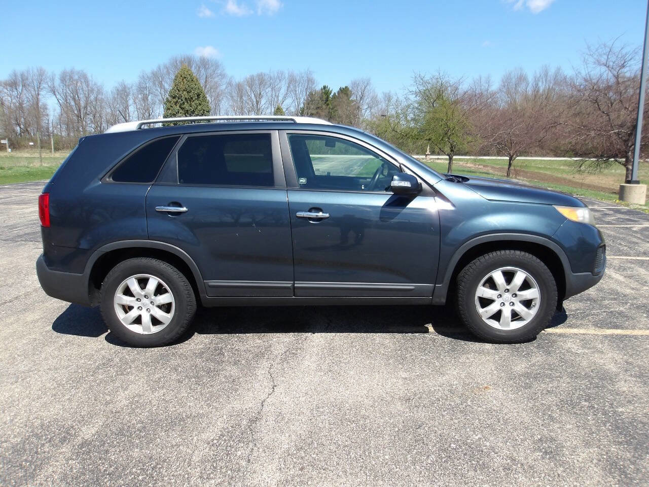 Used 2011 Kia Sorento LX FWD image 2