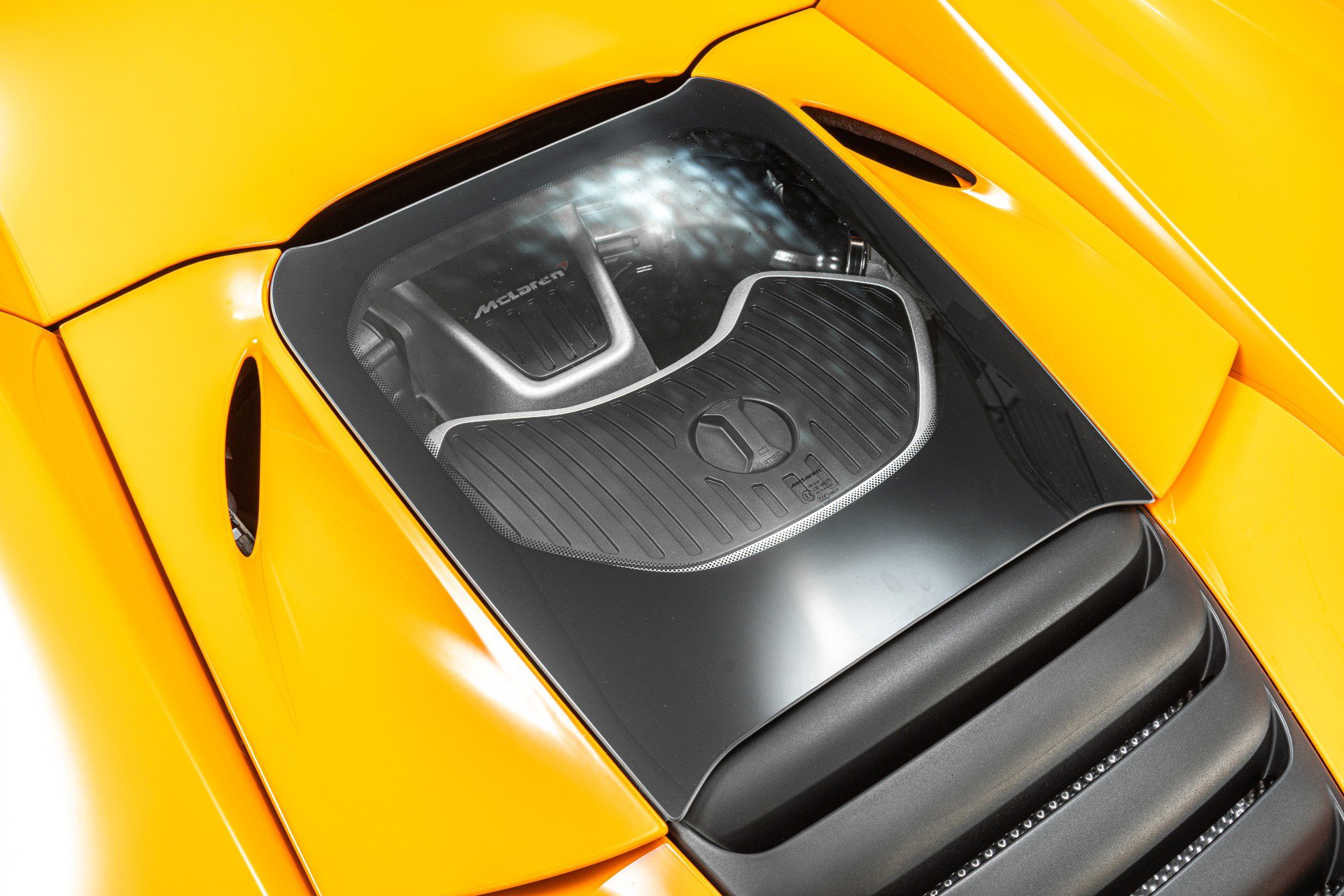Used 2015 McLaren 650S Spider RWD image 36