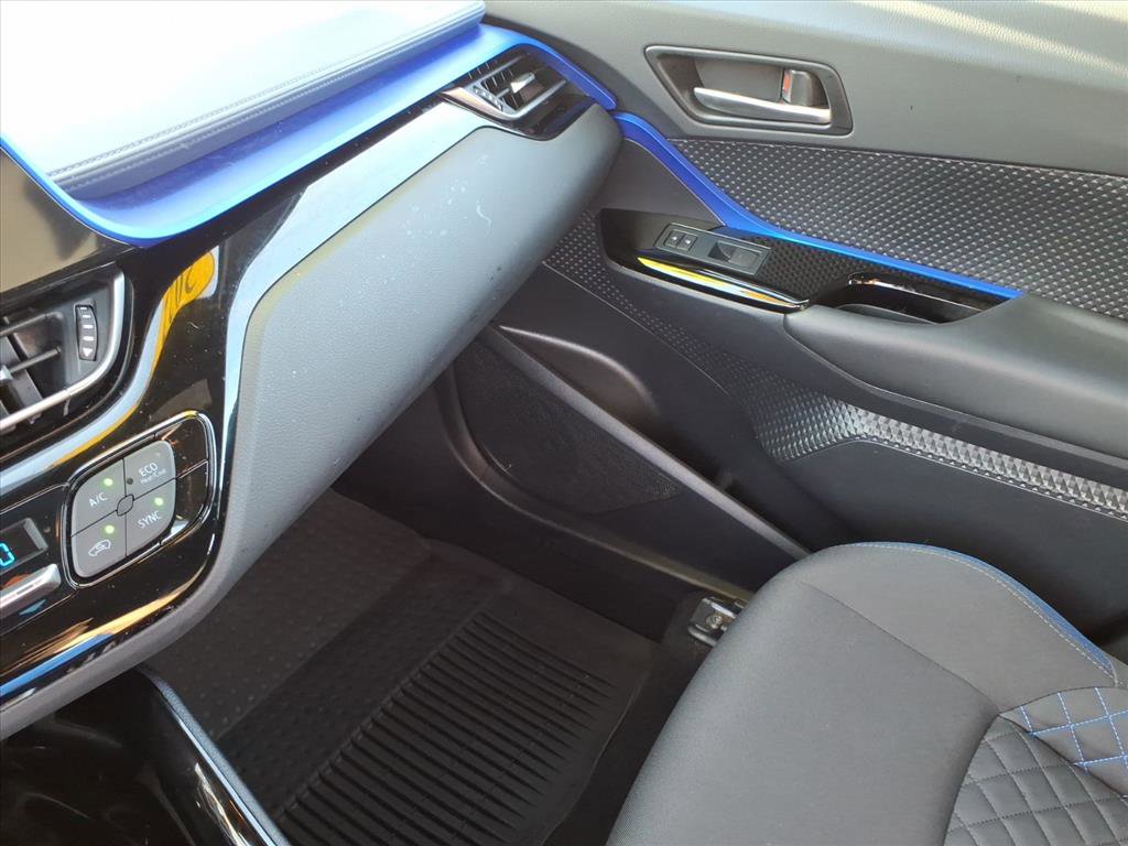Used 2022 Toyota C-HR XLE image 35