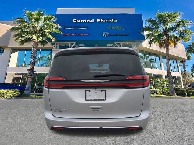 New 2026 Chrysler Pacifica Select image 6