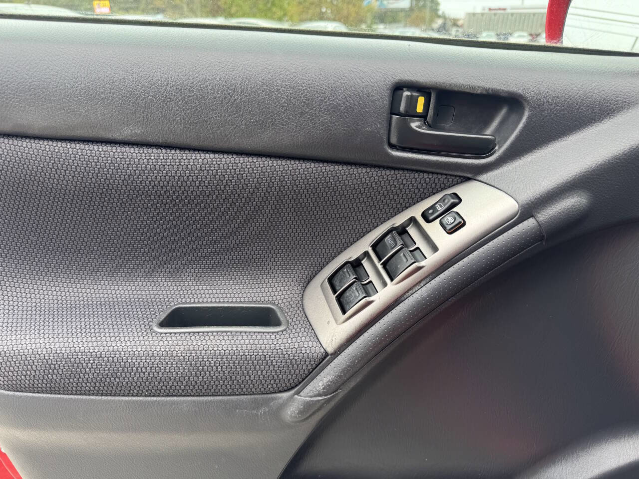 Used 2005 Pontiac Vibe Base Fwd 4dr Wagon w/ Power Group Value Package image 14