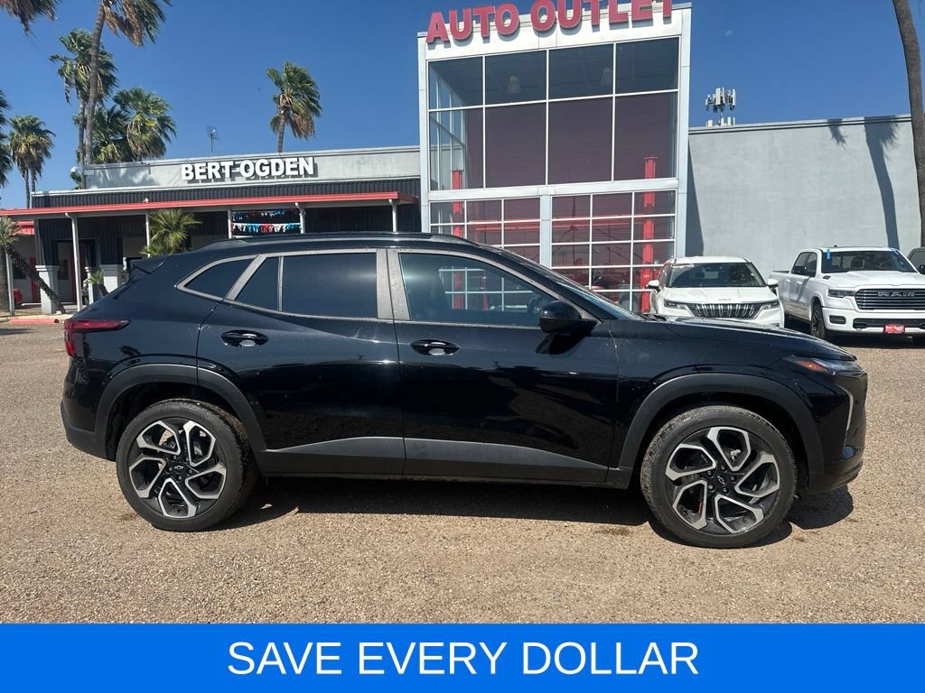 Used 2024 Chevrolet Trax RS w/ Driver Confidence Package FWD image 4