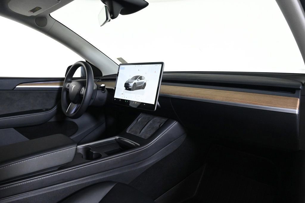 Used 2024 Tesla Model Y Performance image 13