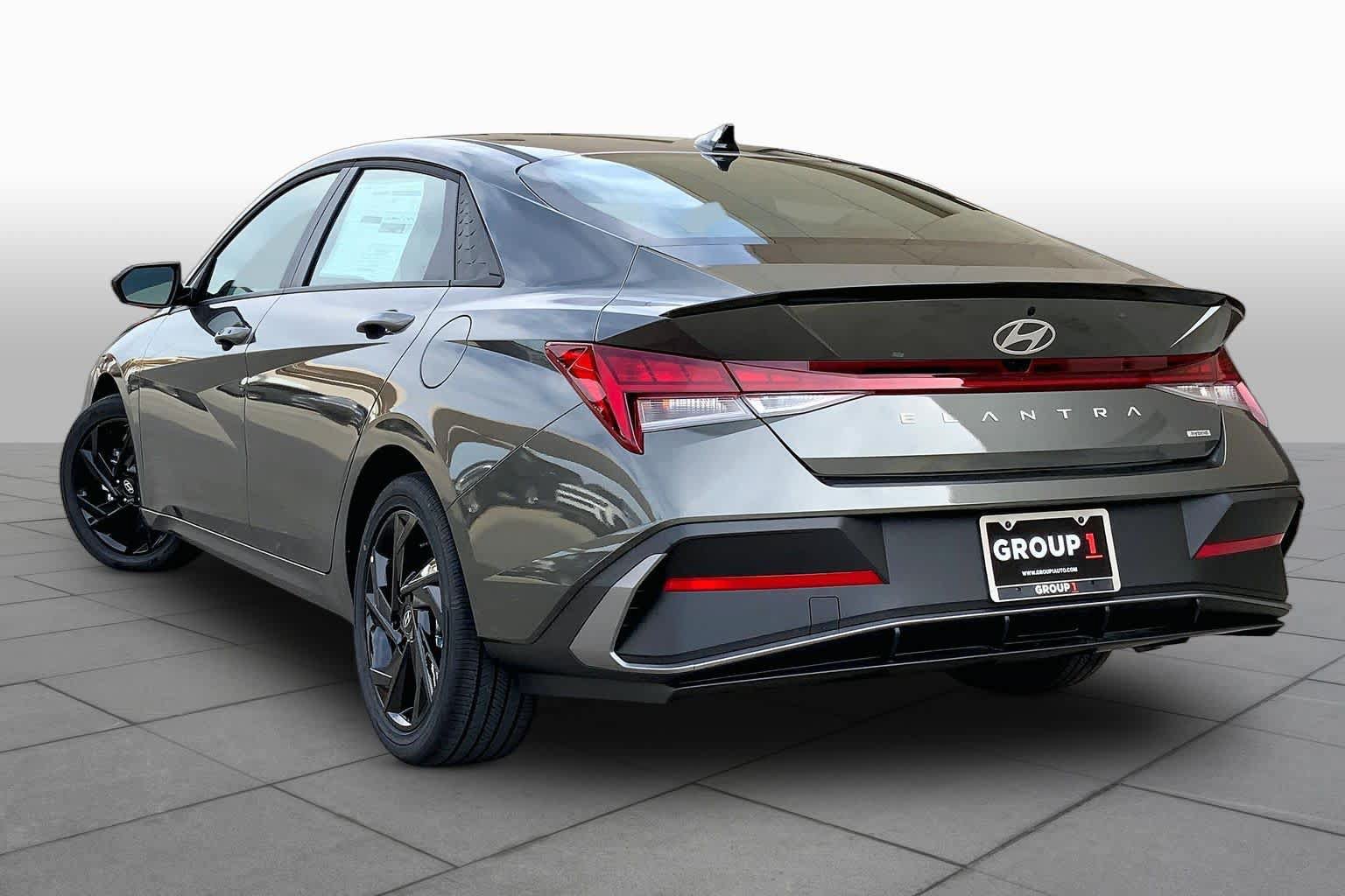 New 2026 Hyundai Elantra Hybrid FWD image 12