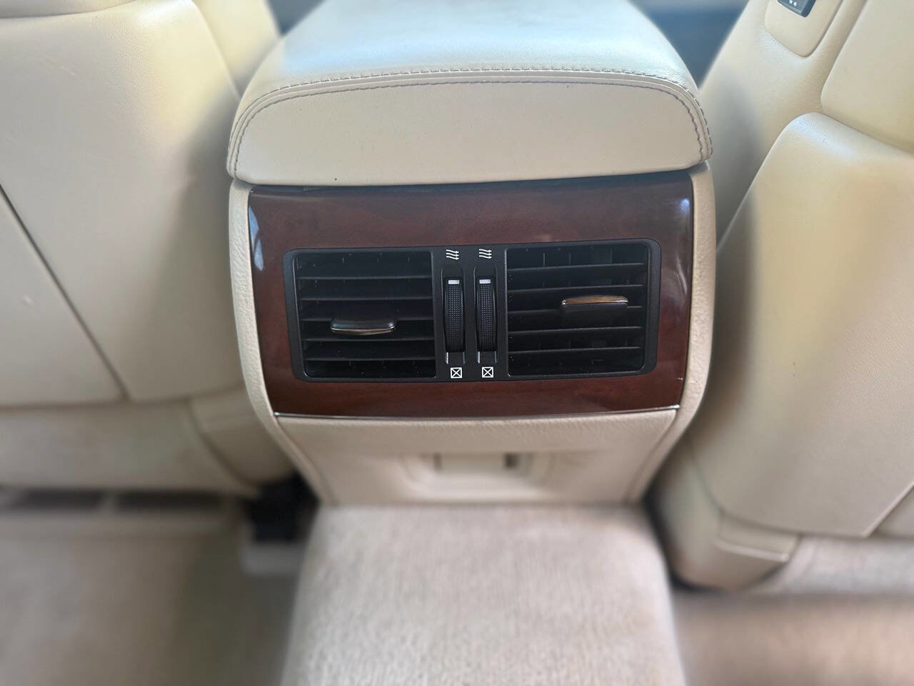 Used 2013 Lexus LS 460 w/ Comfort Pkg image 29