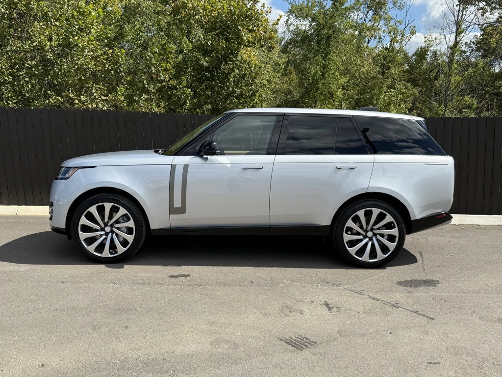 New 2025 Land Rover Range Rover SE video 2
