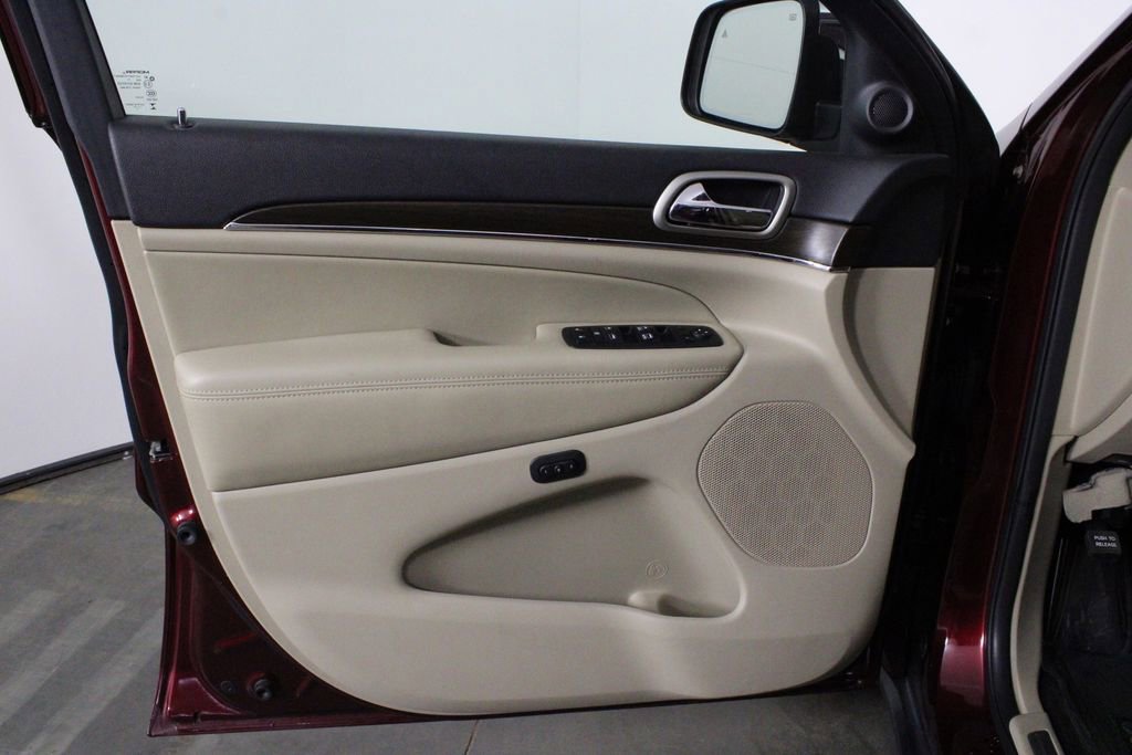 Used 2017 Jeep Grand Cherokee Limited w/ Trailer Tow Group IV image 17