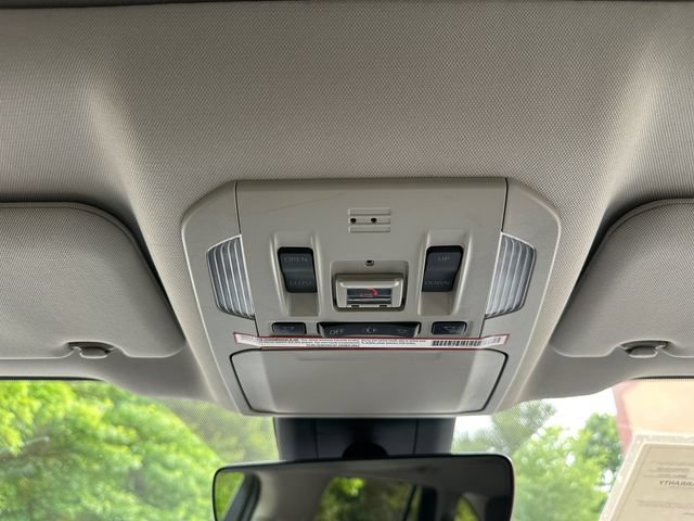 Used 2020 Toyota Highlander XLE FWD image 29