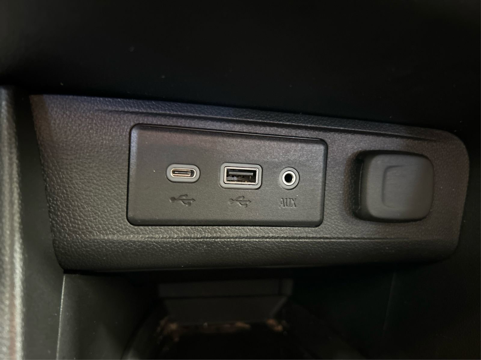 Used 2023 Buick Encore GX Preferred w/ Cold Weather Comfort Package image 32