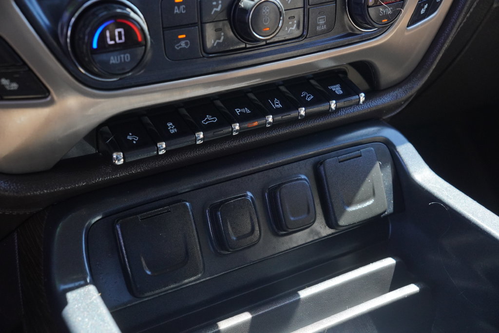 Used 2018 GMC Sierra 2500 Denali w/ Duramax Plus Package AWD/4WD image 27