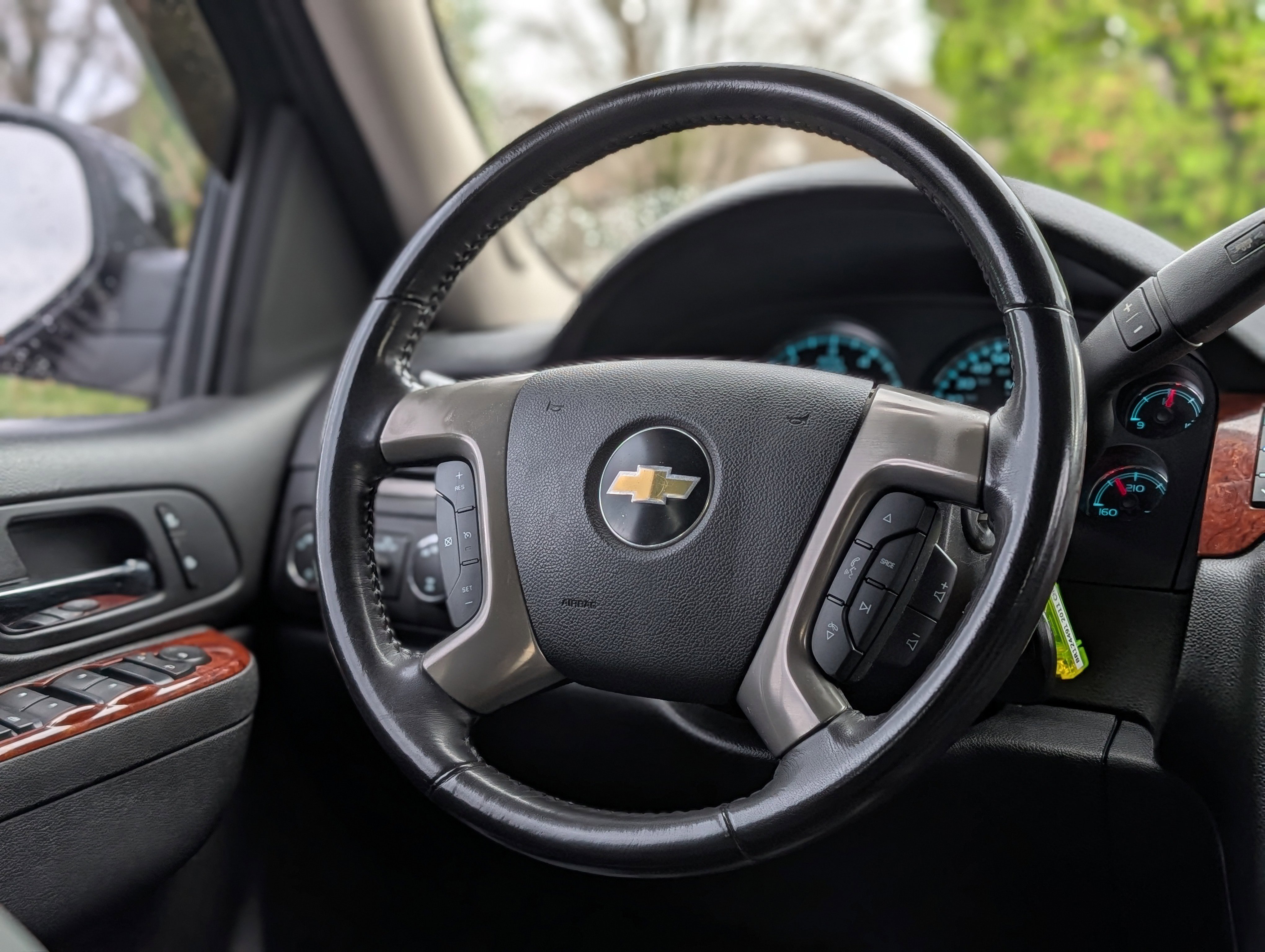 Used 2011 Chevrolet Suburban LT image 14