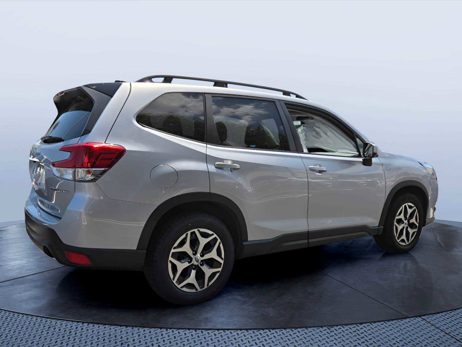 Used 2024 Subaru Forester Premium AWD/4WD image 5