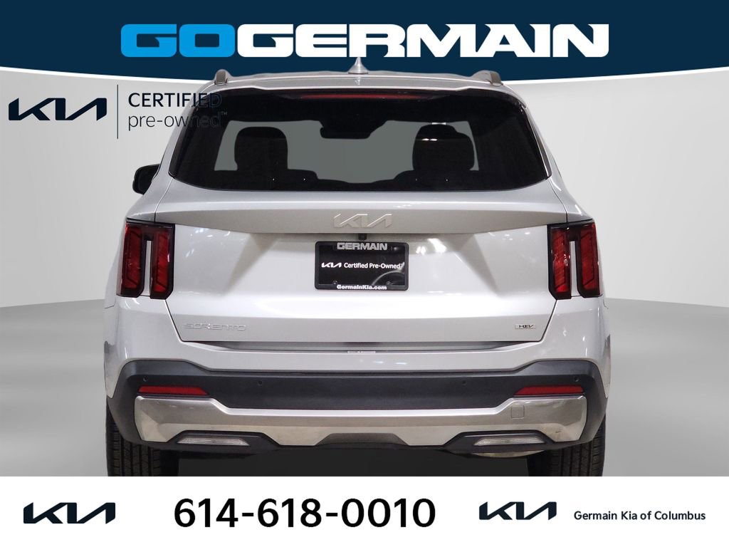 Certified 2025 Kia Sorento EX image 9