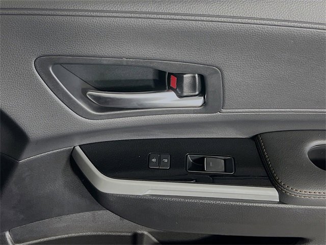 Used 2025 Toyota Sienna Platinum image 31