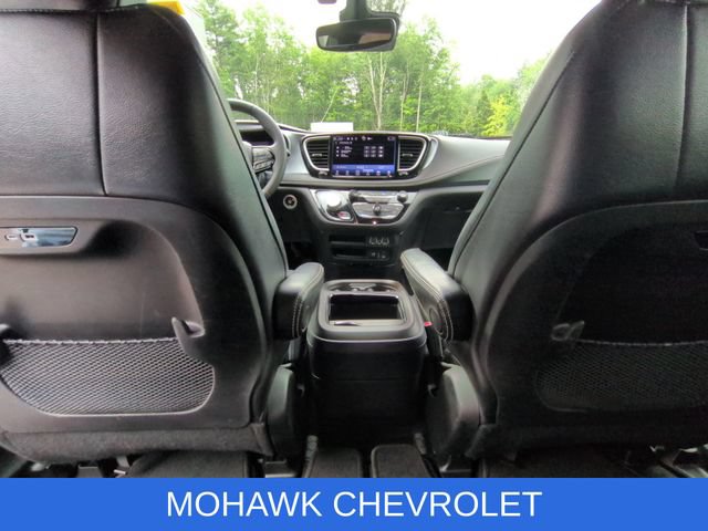 Used 2022 Chrysler Pacifica Touring-L w/ S Appearance Package AWD/4WD image 21