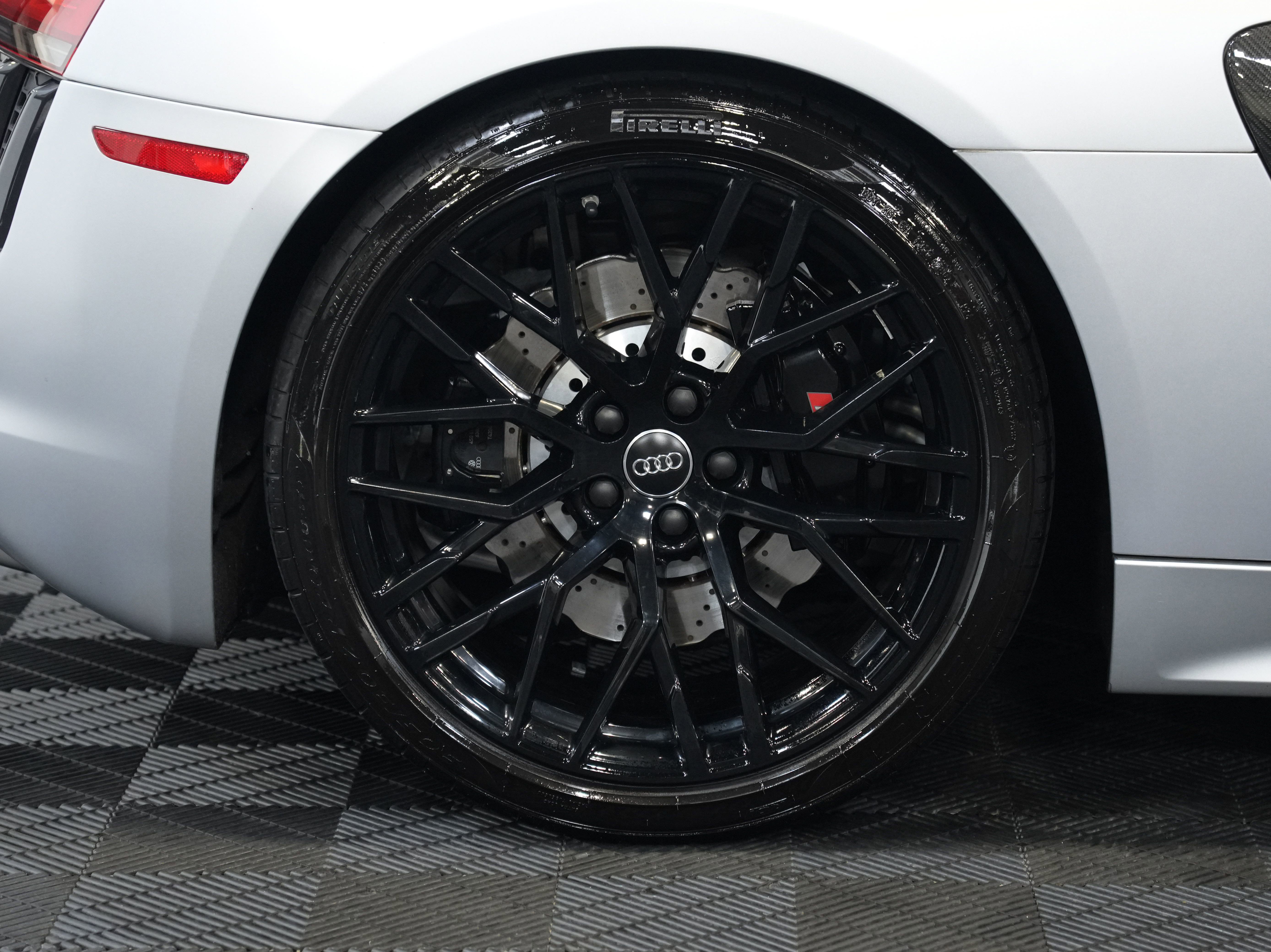 Used 2017 Audi R8 V10 w/ Carbon Exterior Package AWD/4WD image 48