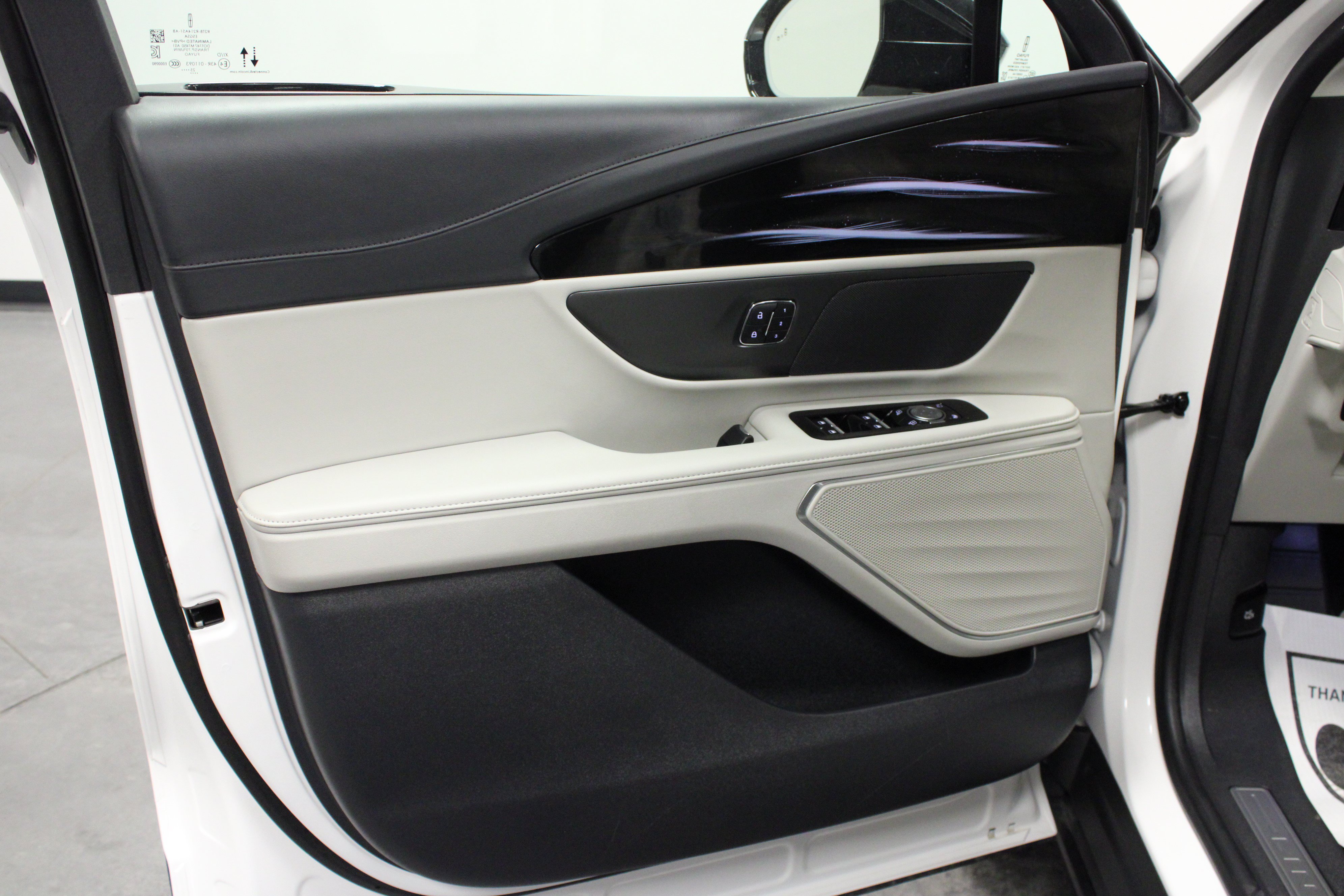 Used 2026 Lincoln Nautilus Premier AWD/4WD image 11