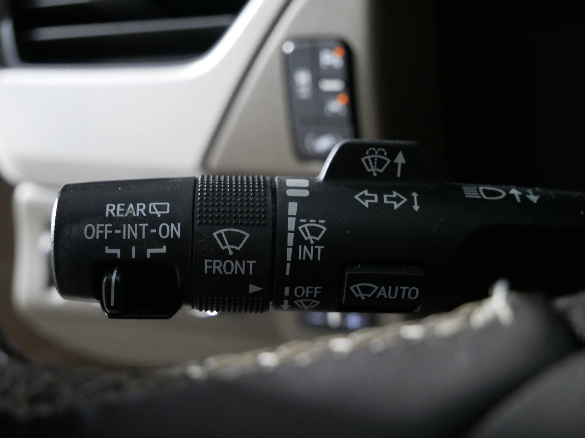 Used 2020 GMC Yukon XL SLT w/ Open Road Package image 31