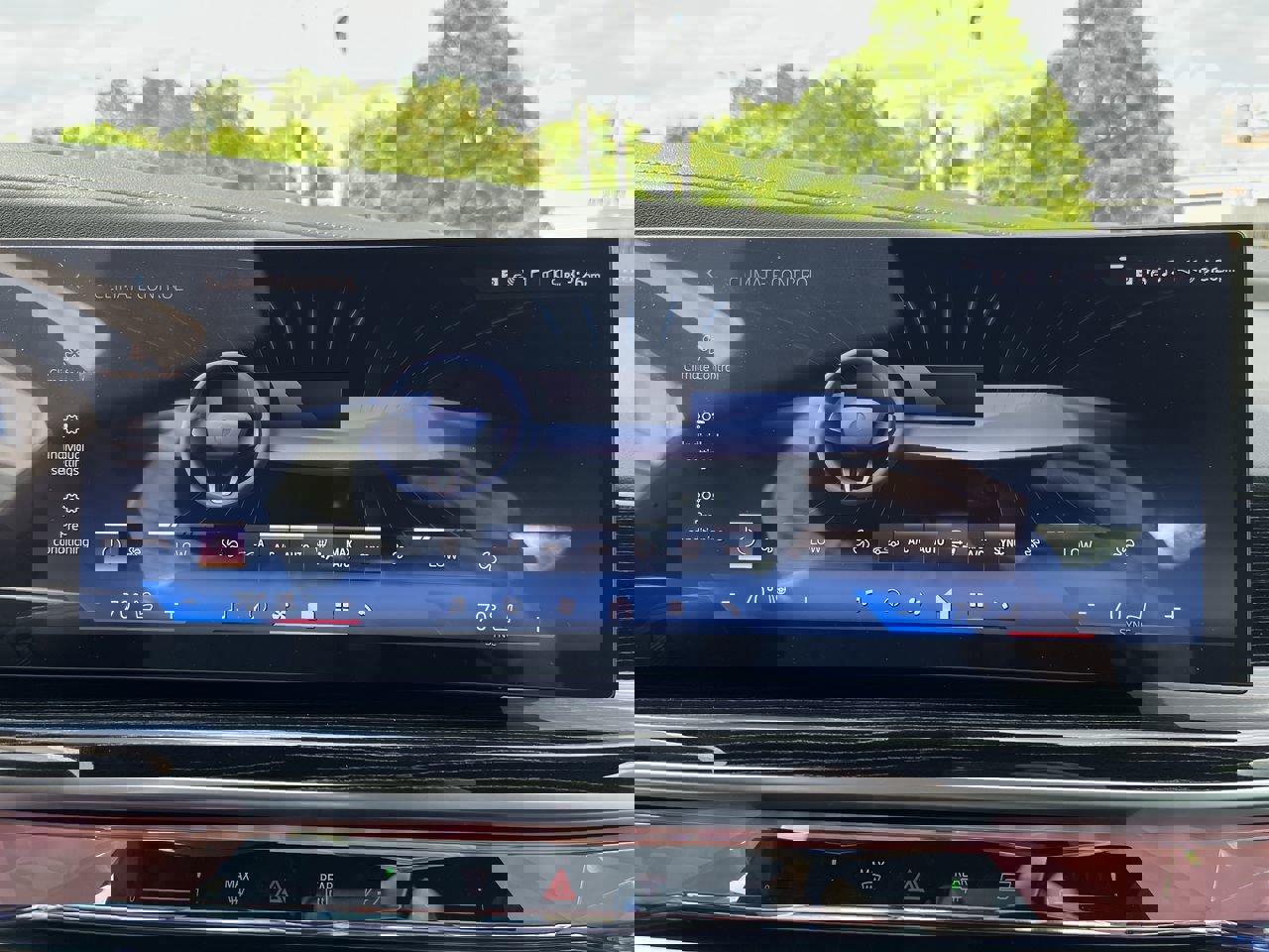 Used 2025 BMW i7 eDrive50 w/ M Sport Package image 27