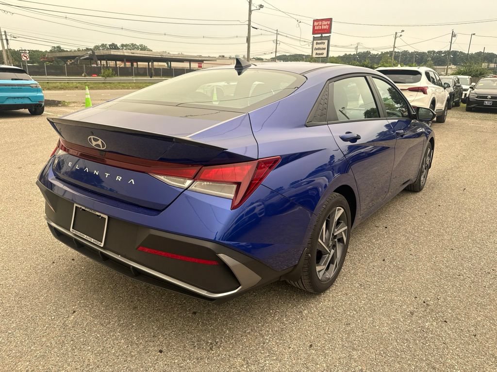 Used 2025 Hyundai Elantra Sport FWD image 5