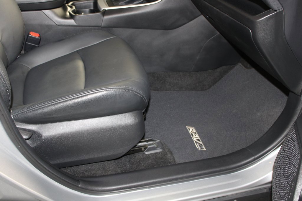 Used 2021 Toyota RAV4 XLE image 11