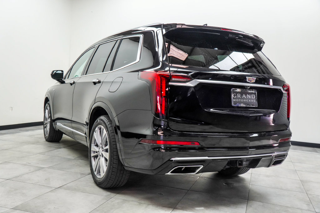 Used 2023 Cadillac XT6 Premium Luxury w/ Technology Package FWD image 12