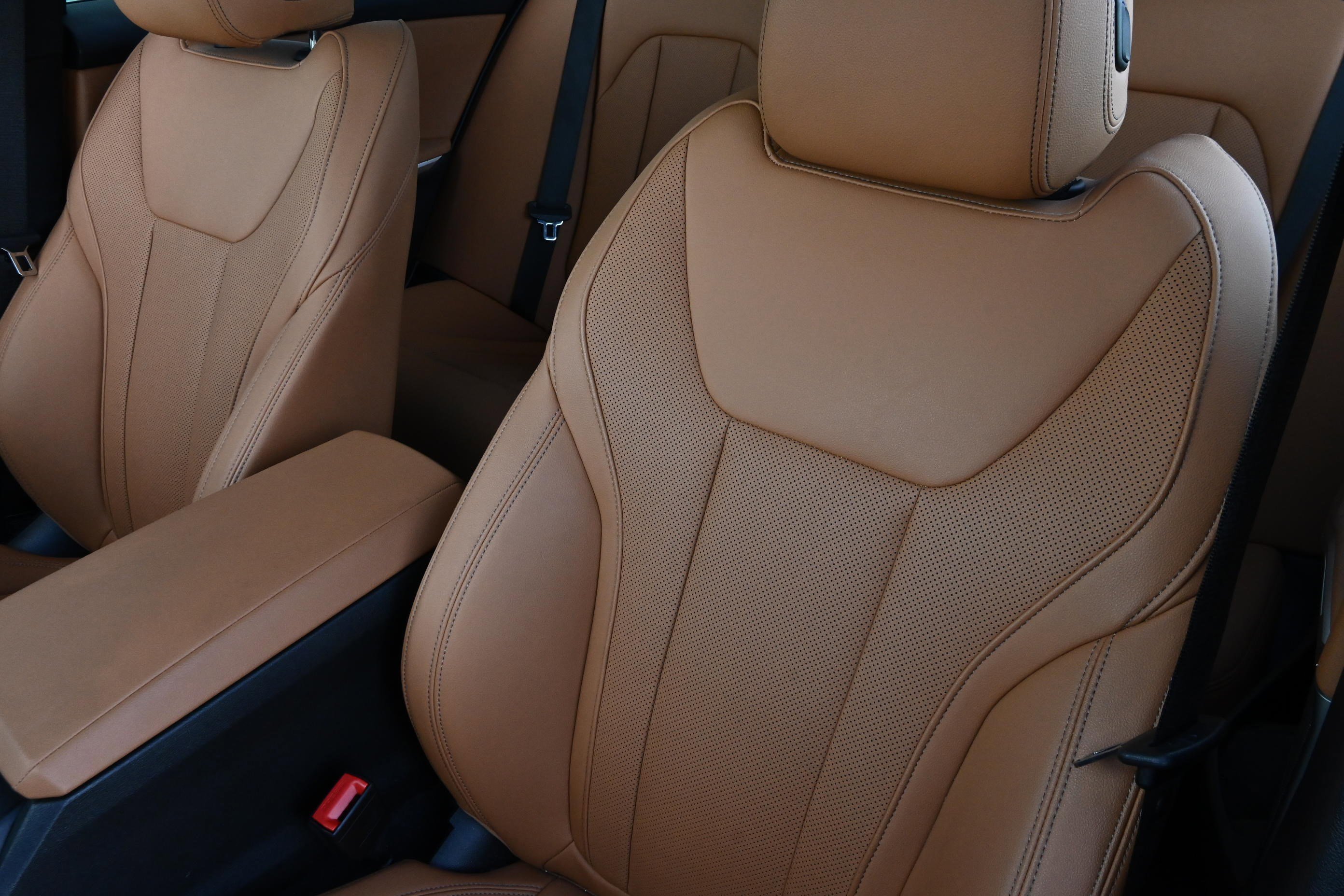 Certified 2024 BMW 330i Sedan w/ M Sport Package image 9