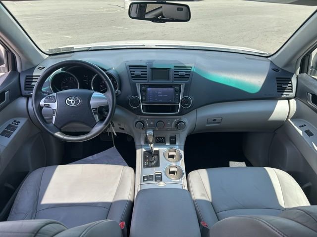 Used 2013 Toyota Highlander SE AWD/4WD image 12