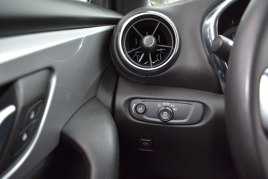 Used 2022 Chevrolet Blazer LT AWD/4WD image 21