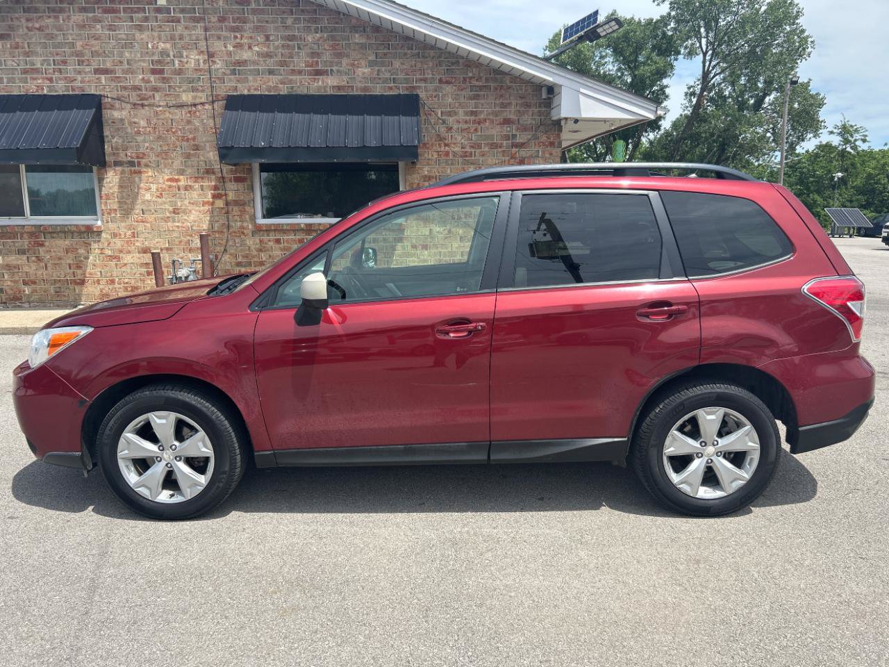 Used 2015 Subaru Forester 2.5i Premium w/ All-Weather Package AWD/4WD image 10