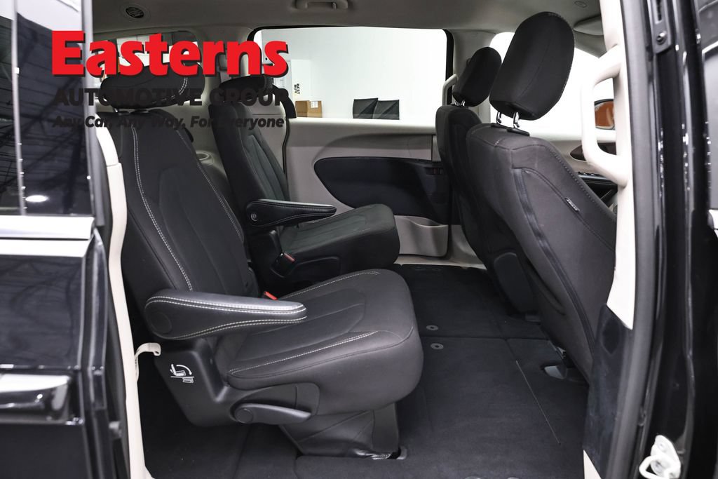 Used 2024 Chrysler Voyager LX FWD image 23