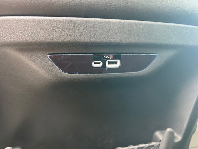 Used 2023 Chrysler Pacifica Touring-L FWD image 15