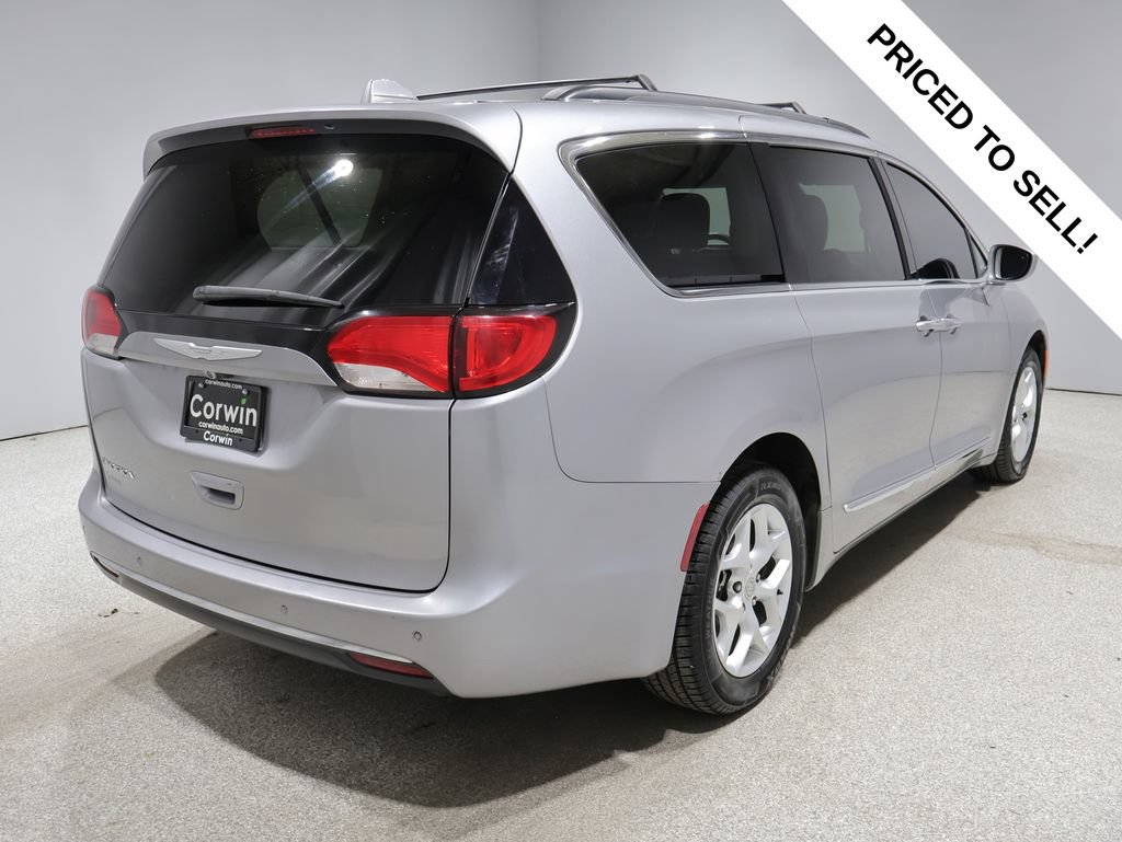 Used 2017 Chrysler Pacifica Touring-L w/ Tire & Wheel Group FWD video 2