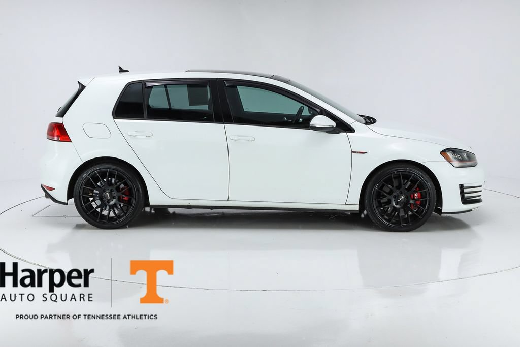 Used 2017 Volkswagen GTI SE FWD image 10