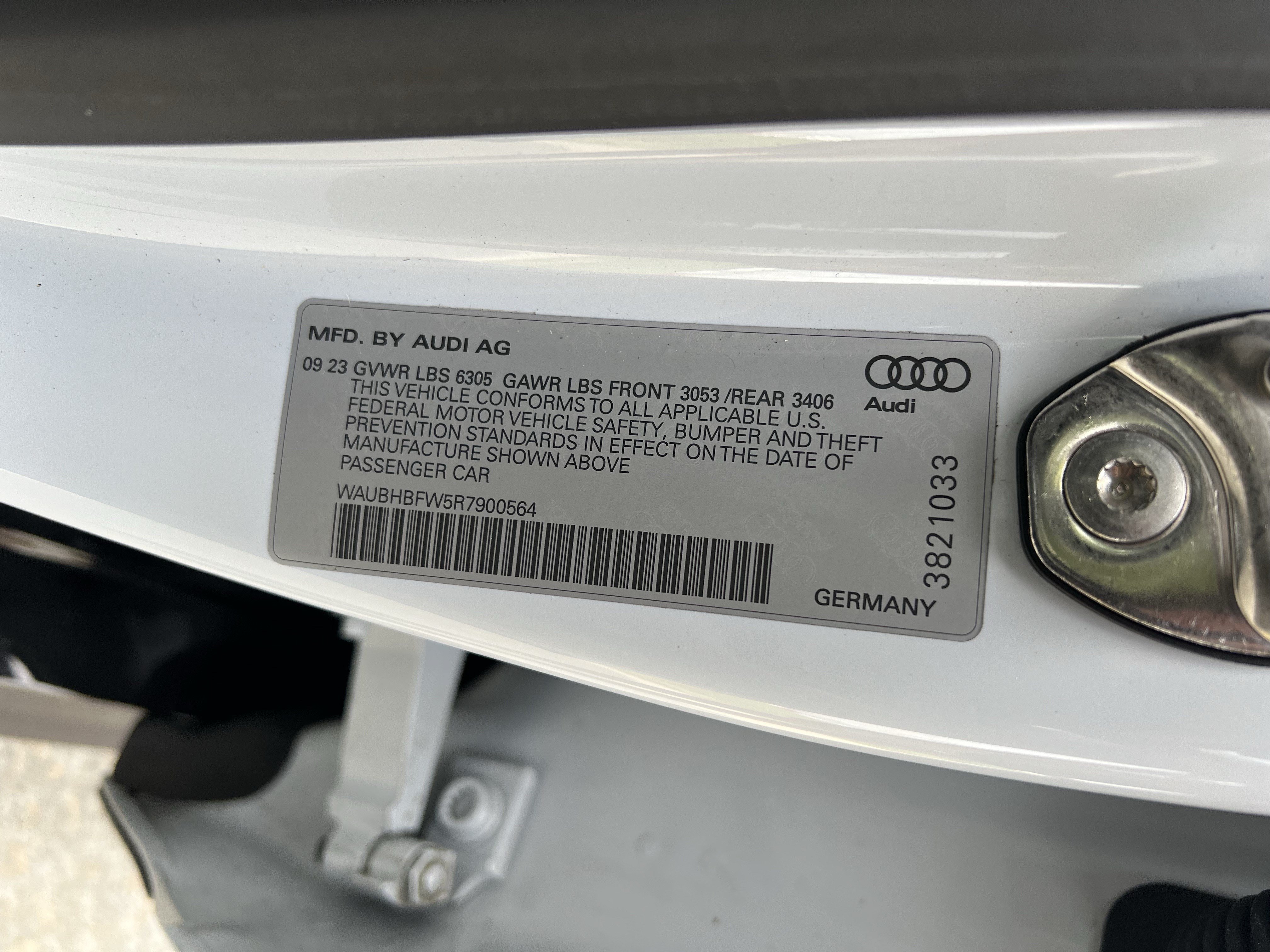 Certified 2024 Audi RS e-tron GT w/ Carbon Performance Package AWD/4WD image 38