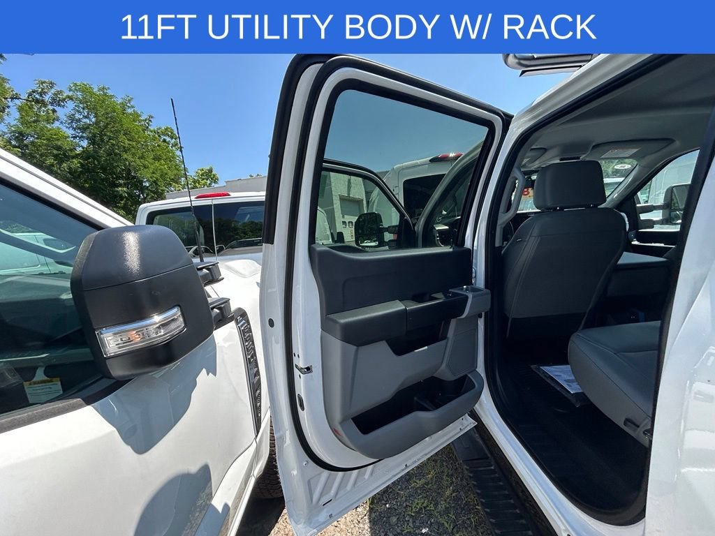New 2026 Ford F550 4x4 Crew Cab image 17