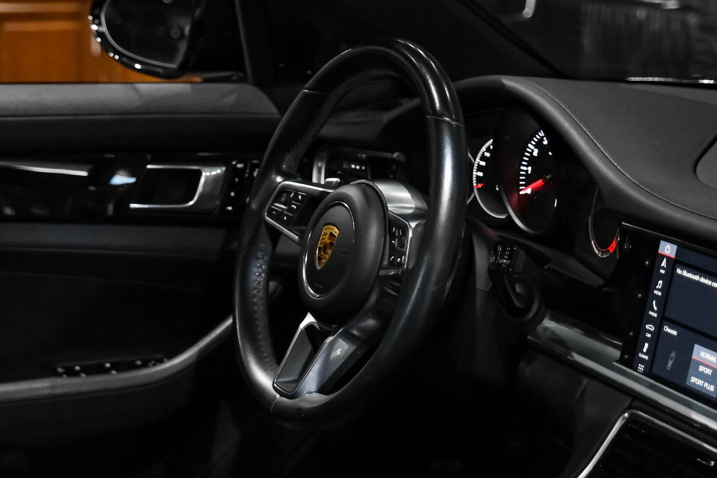 Used 2019 Porsche Panamera 4 AWD/4WD image 17