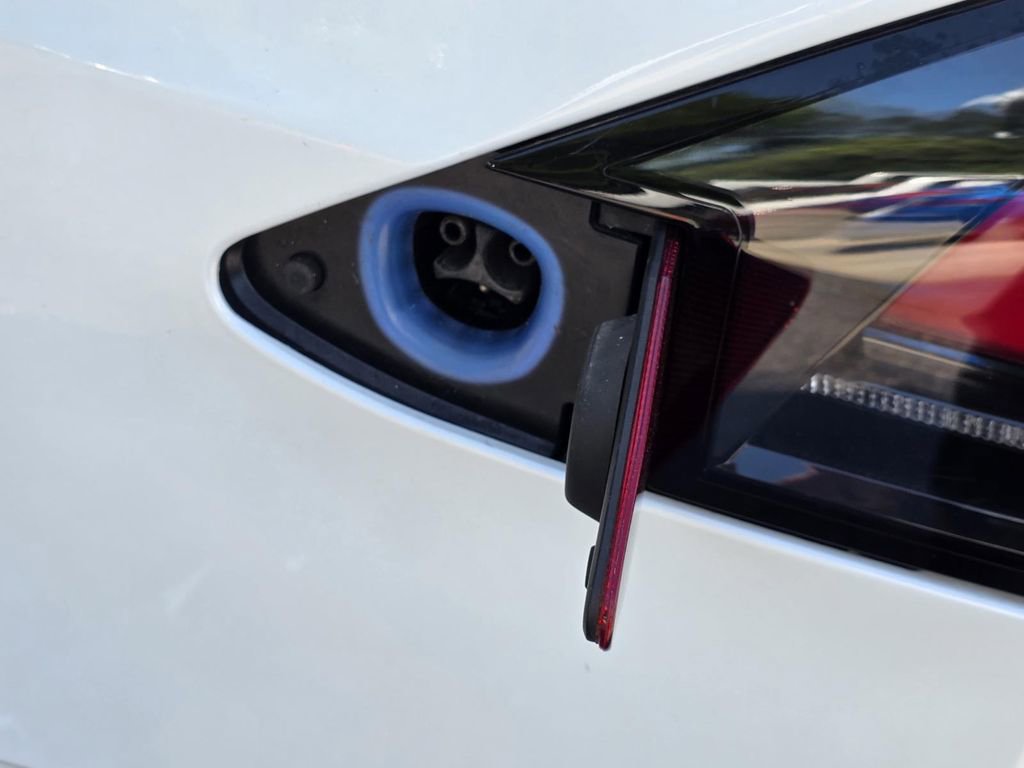 Used 2018 Tesla Model X 75D AWD/4WD image 31