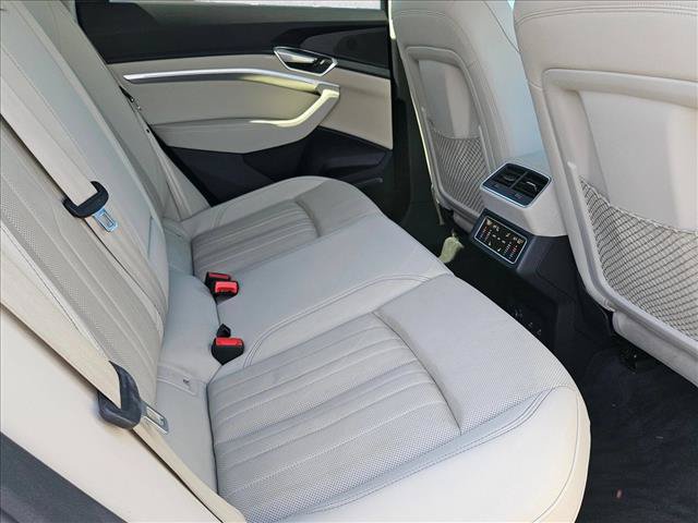 Used 2023 Audi e-tron Premium Plus w/ Premium Plus Package AWD/4WD image 19