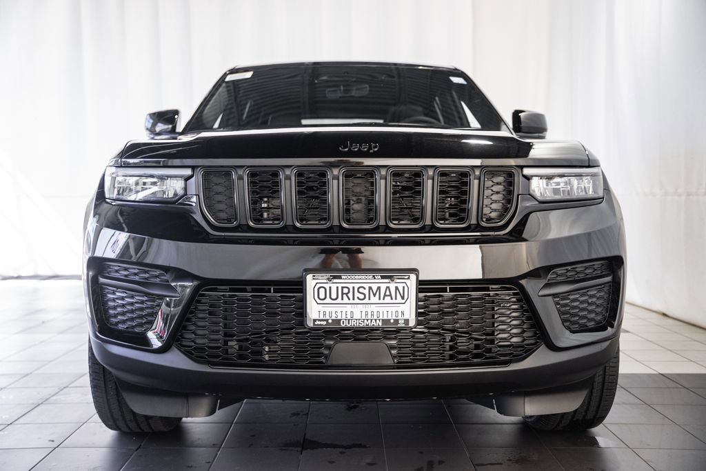 New 2025 Jeep Grand Cherokee 4WD image 2