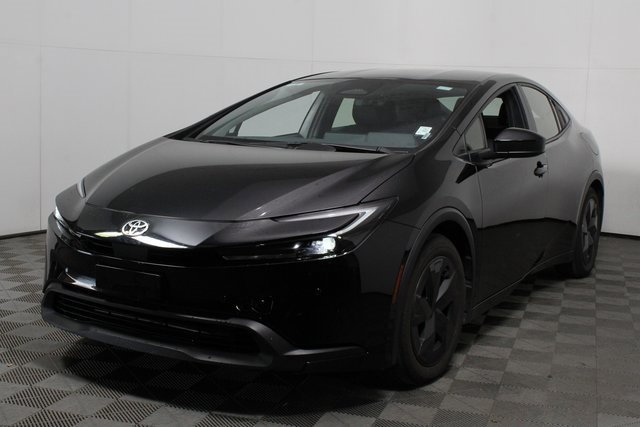 Used 2024 Toyota Prius LE image 3