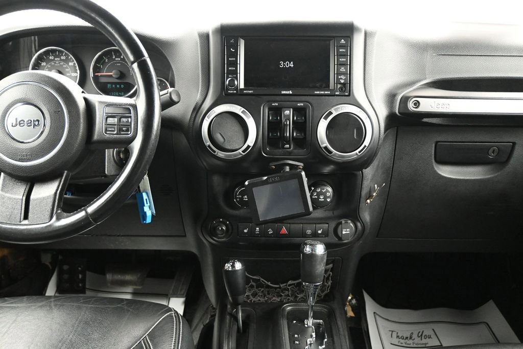 Used 2013 Jeep Wrangler Unlimited Rubicon w/ Connectivity Group AWD/4WD image 17