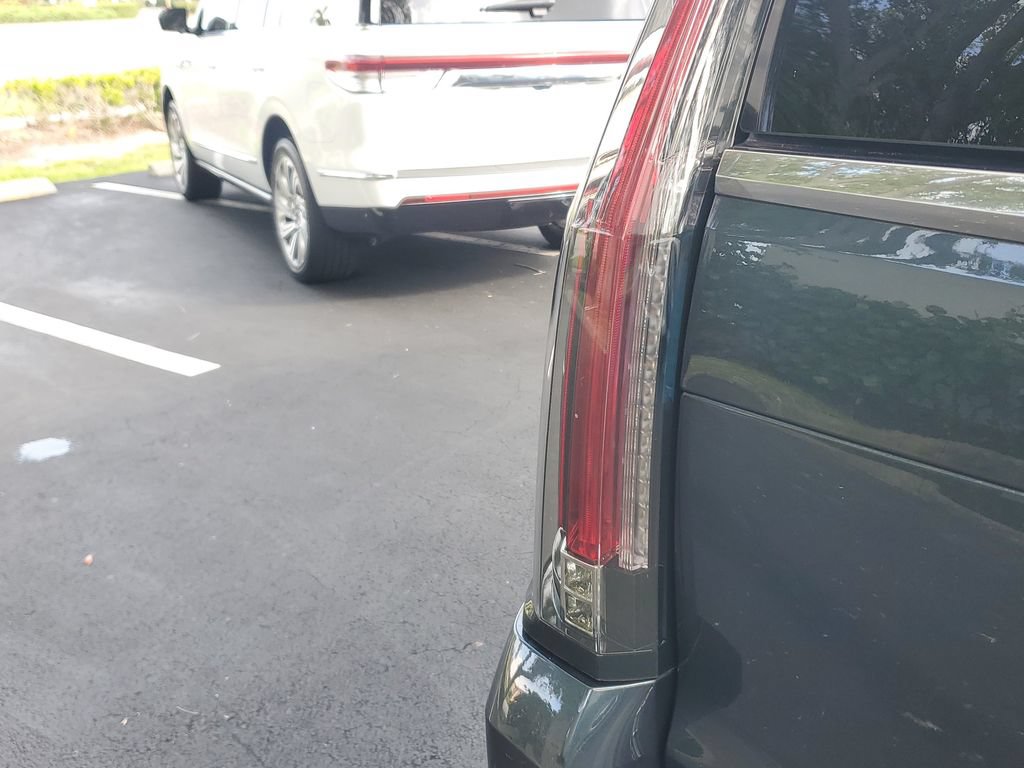 Used 2020 Cadillac Escalade Luxury AWD/4WD image 27