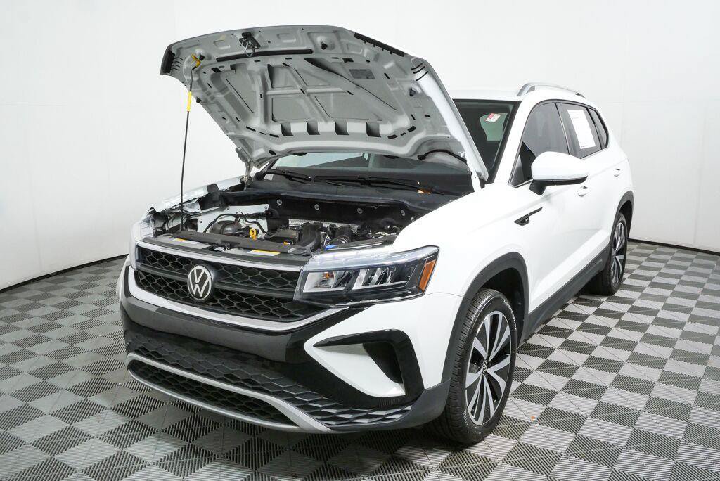Certified 2023 Volkswagen Taos SE FWD image 30