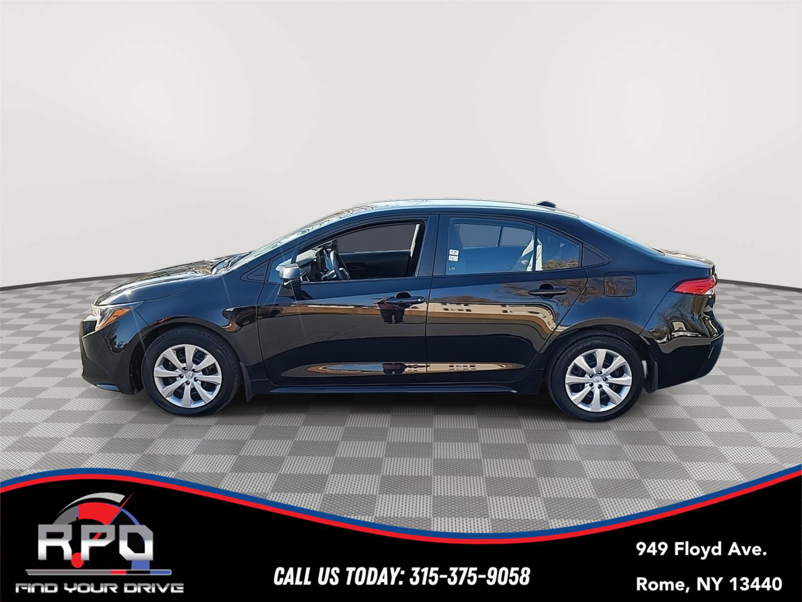 Used 2024 Toyota Corolla LE FWD image 2