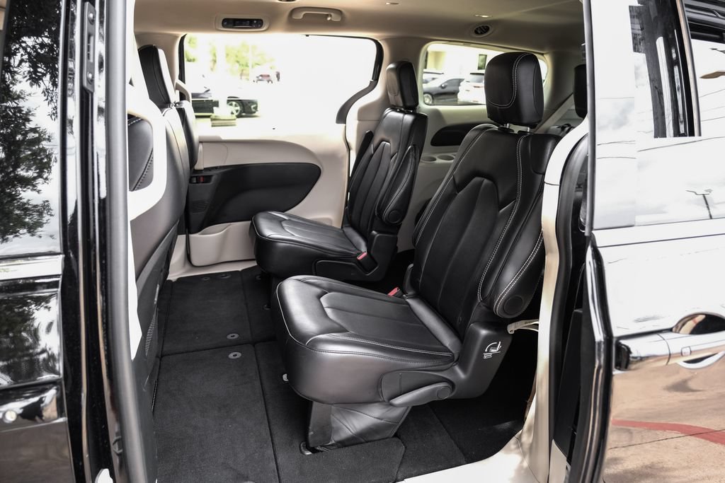 Used 2024 Chrysler Pacifica Touring-L FWD image 54
